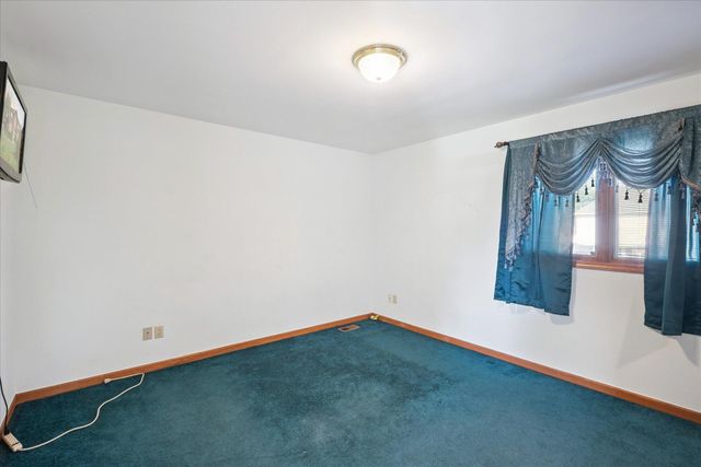 40448 Emerald W, Clinton Charter Twp, MI 48038