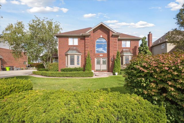 40448 Emerald W, Clinton Charter Twp, MI 48038