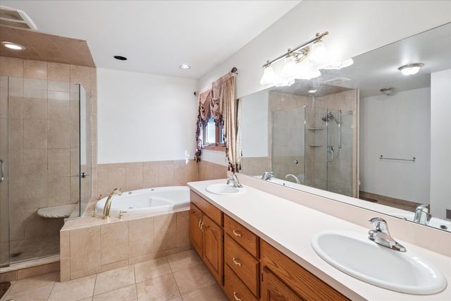 40448 Emerald W, Clinton Charter Twp, MI 48038