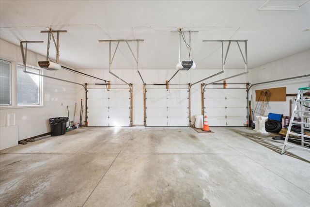 40448 Emerald W, Clinton Charter Twp, MI 48038