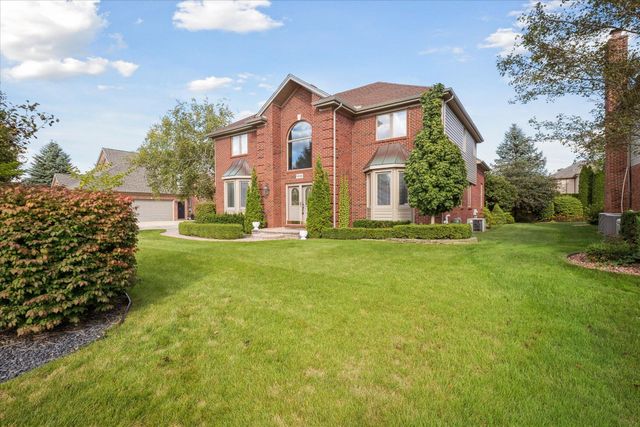 40448 Emerald W, Clinton Charter Twp, MI 48038