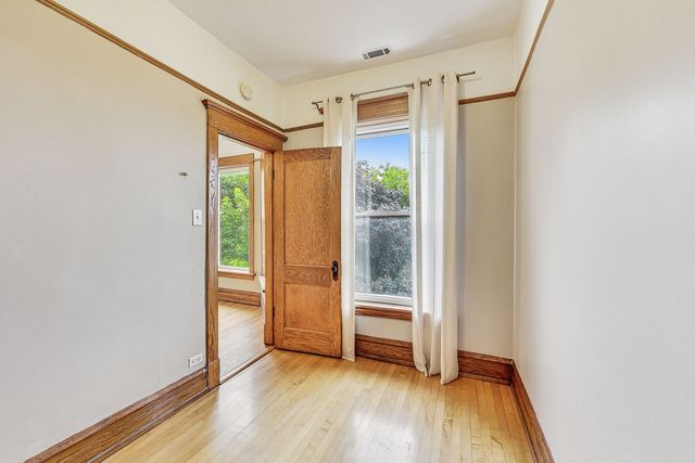 1312 W Nelson Street 3, Chicago, IL 60657