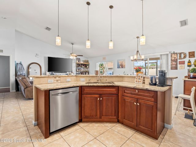 581 Ganley Street SW, Palm Bay, FL 32908