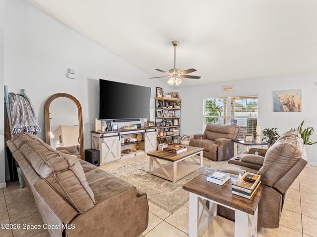 581 Ganley Street SW, Palm Bay, FL 32908