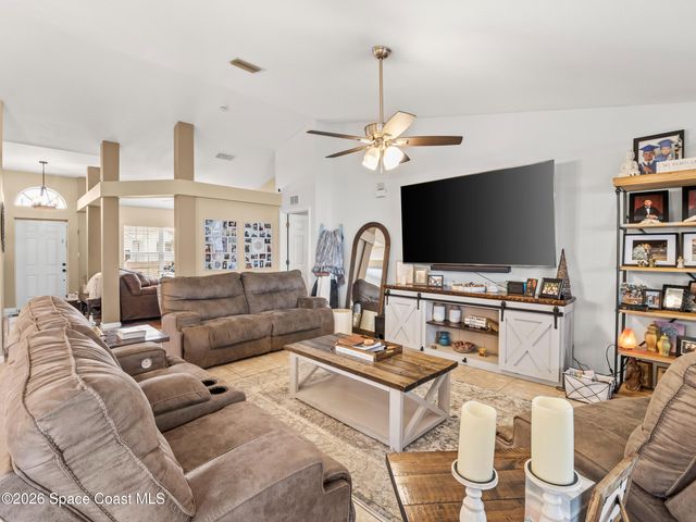 581 Ganley Street SW, Palm Bay, FL 32908