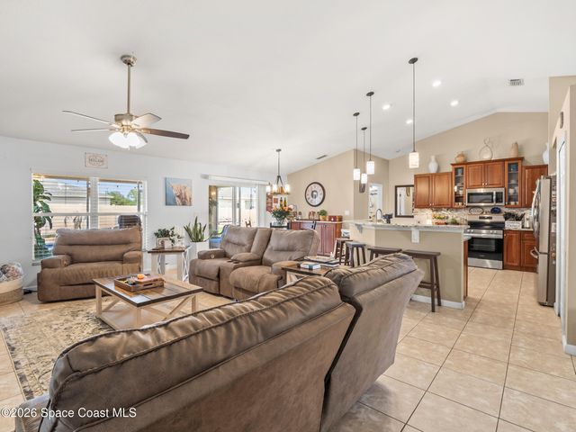 581 Ganley Street SW, Palm Bay, FL 32908