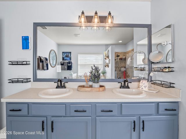 581 Ganley Street SW, Palm Bay, FL 32908