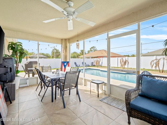 581 Ganley Street SW, Palm Bay, FL 32908