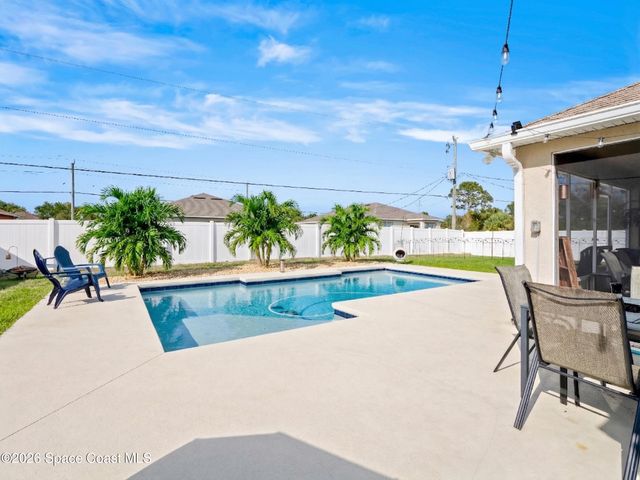 581 Ganley Street SW, Palm Bay, FL 32908