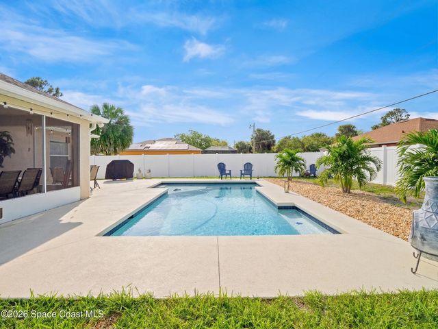 581 Ganley Street SW, Palm Bay, FL 32908