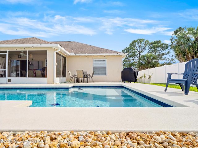 581 Ganley Street SW, Palm Bay, FL 32908