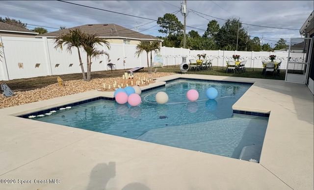 581 Ganley Street SW, Palm Bay, FL 32908