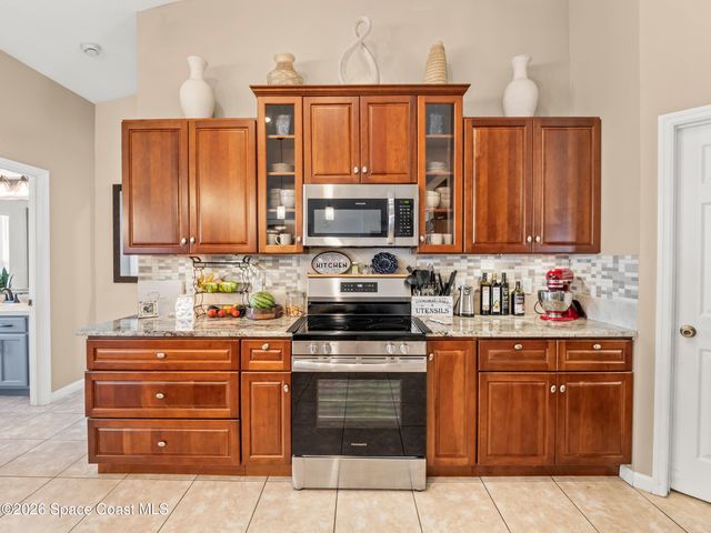 581 Ganley Street SW, Palm Bay, FL 32908