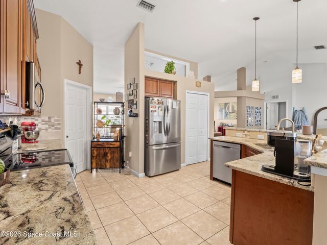 581 Ganley Street SW, Palm Bay, FL 32908