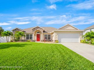 581 Ganley Street SW, Palm Bay, FL 32908