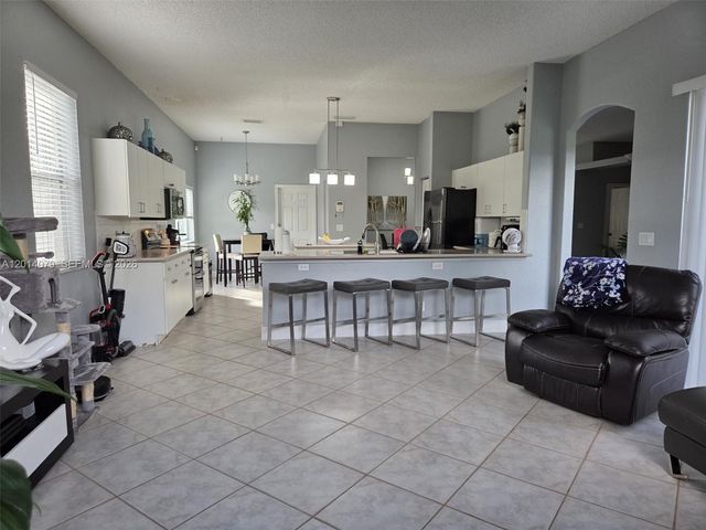 1101 NW 180th Avenue, Pembroke Pines, FL 33029