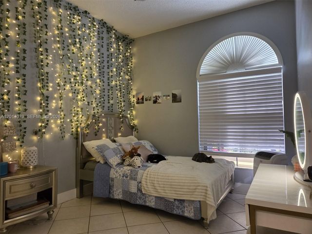 1101 NW 180th Avenue, Pembroke Pines, FL 33029