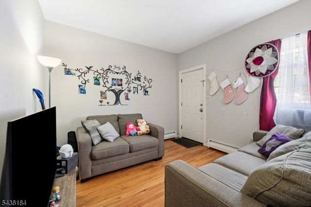 158 S 5th Ave, Manville Boro, NJ 08835