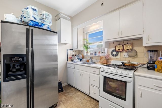 158 S 5th Ave, Manville Boro, NJ 08835