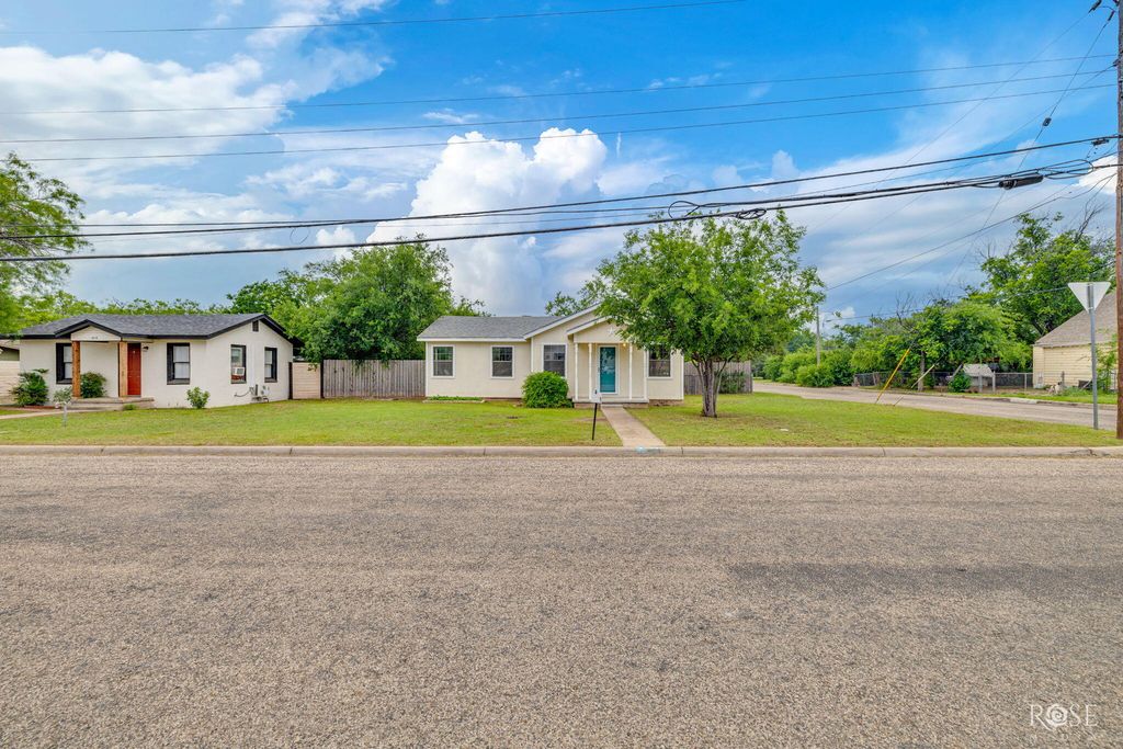 Image 1 of property listing at 1821 Colorado Avenue, San Angelo, TX 76901