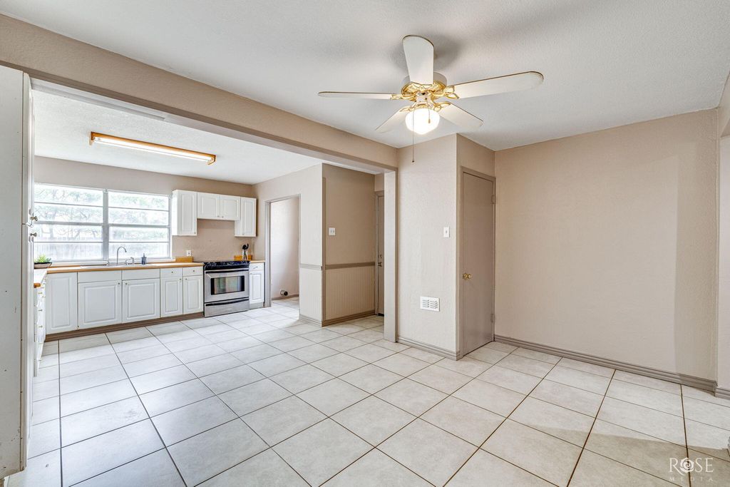 Image 12 of property listing at 1821 Colorado Avenue, San Angelo, TX 76901