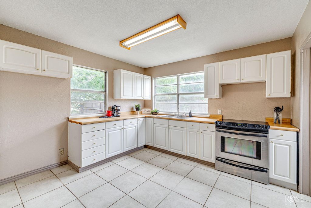 Image 13 of property listing at 1821 Colorado Avenue, San Angelo, TX 76901