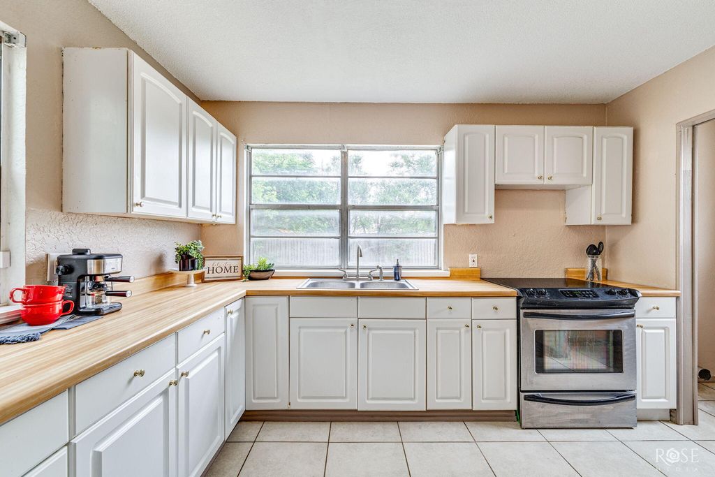 Image 14 of property listing at 1821 Colorado Avenue, San Angelo, TX 76901