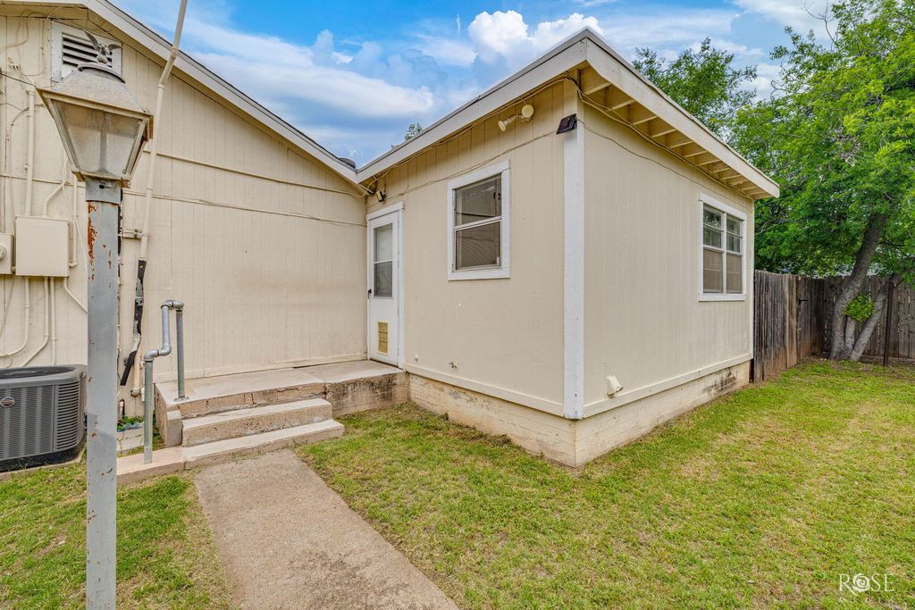 Image 24 of property listing at 1821 Colorado Avenue, San Angelo, TX 76901