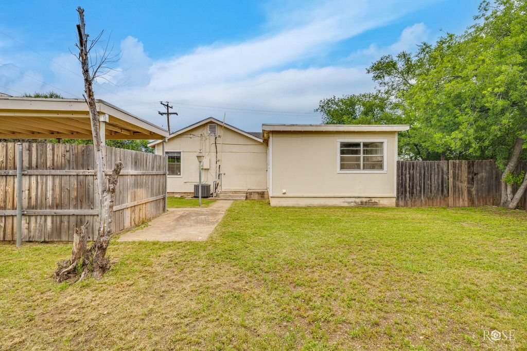 Image 29 of property listing at 1821 Colorado Avenue, San Angelo, TX 76901