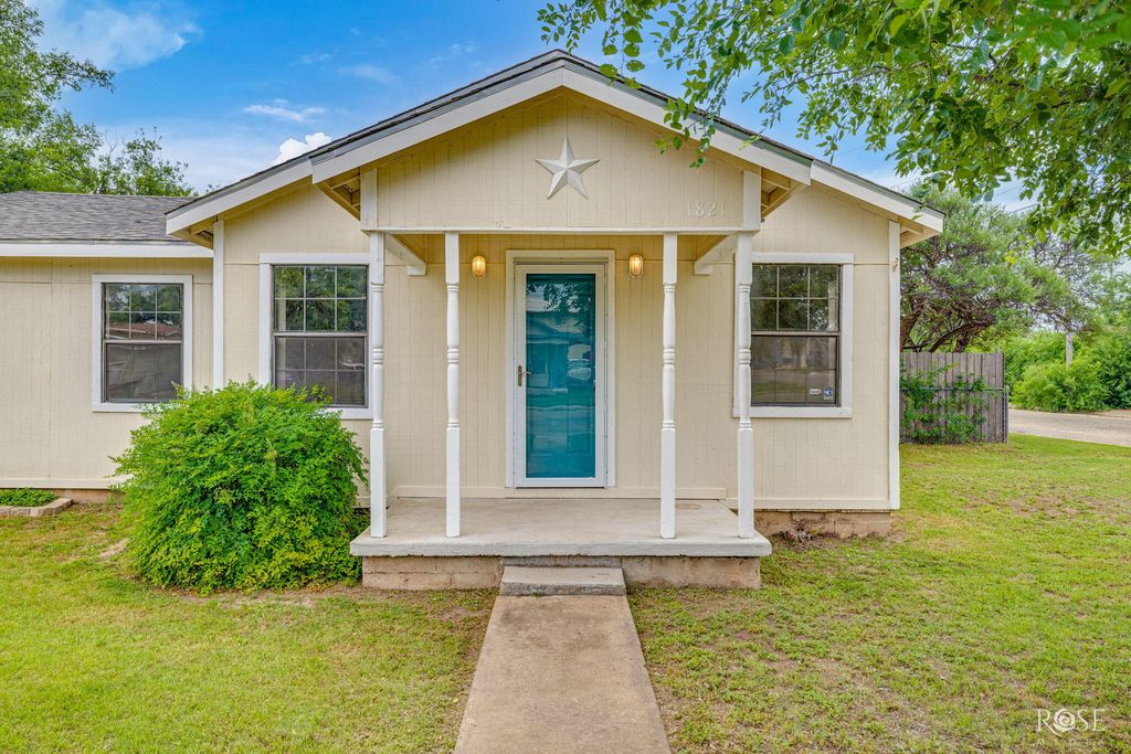 Image 5 of property listing at 1821 Colorado Avenue, San Angelo, TX 76901