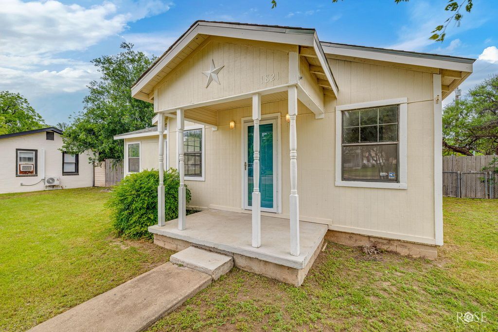 Image 6 of property listing at 1821 Colorado Avenue, San Angelo, TX 76901