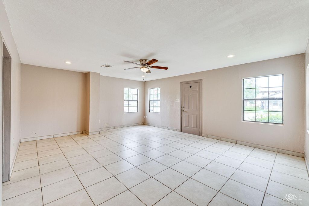 Image 7 of property listing at 1821 Colorado Avenue, San Angelo, TX 76901