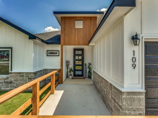 109 N Thomas CV, Burnet, TX 78611