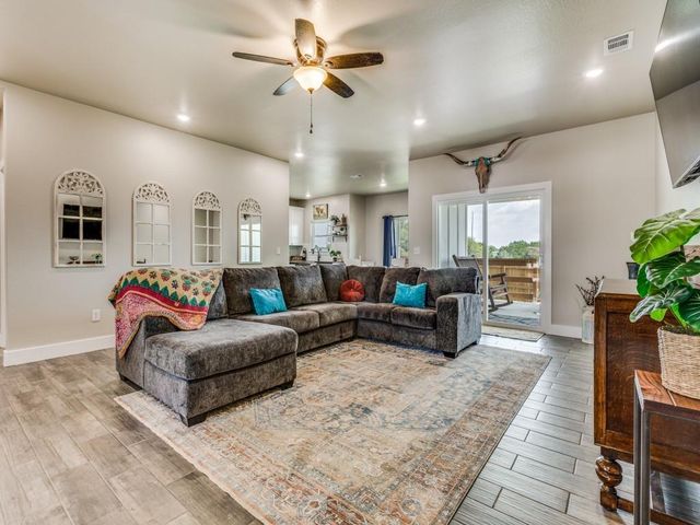 109 N Thomas CV, Burnet, TX 78611