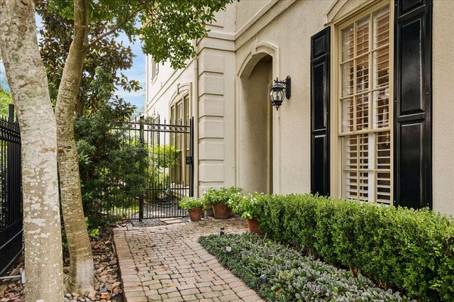 240 S Post Oak Lane, Houston, TX 77056