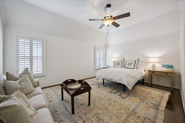 240 S Post Oak Lane, Houston, TX 77056