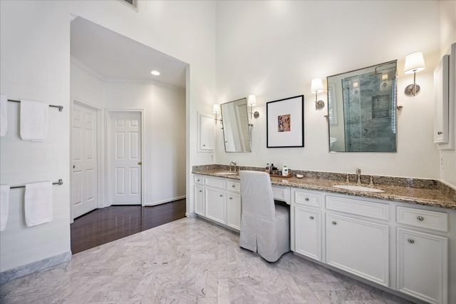 240 S Post Oak Lane, Houston, TX 77056