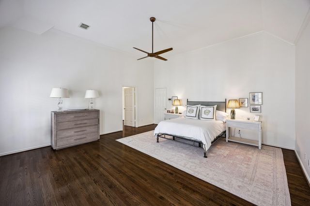 240 S Post Oak Lane, Houston, TX 77056