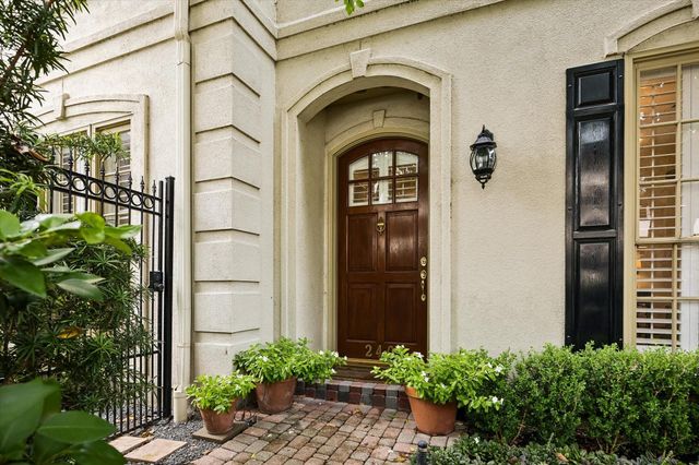 240 S Post Oak Lane, Houston, TX 77056