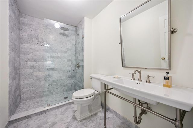 240 S Post Oak Lane, Houston, TX 77056