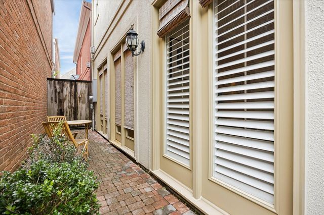 240 S Post Oak Lane, Houston, TX 77056