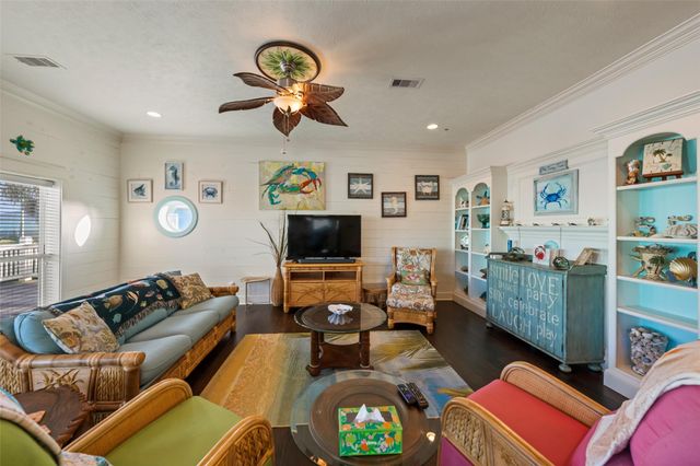 1977 Avenue I, Crystal Beach, TX 77650