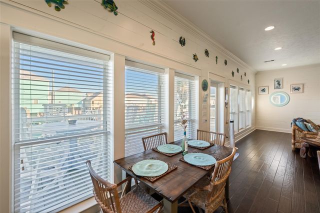 1977 Avenue I, Crystal Beach, TX 77650