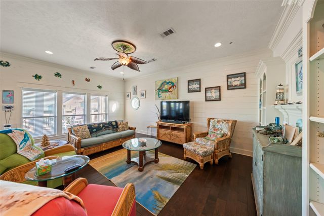 1977 Avenue I, Crystal Beach, TX 77650