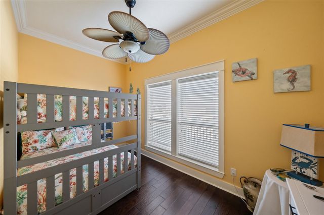 1977 Avenue I, Crystal Beach, TX 77650