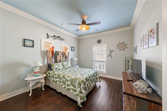 1977 Avenue I, Crystal Beach, TX 77650