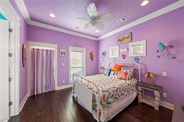 1977 Avenue I, Crystal Beach, TX 77650