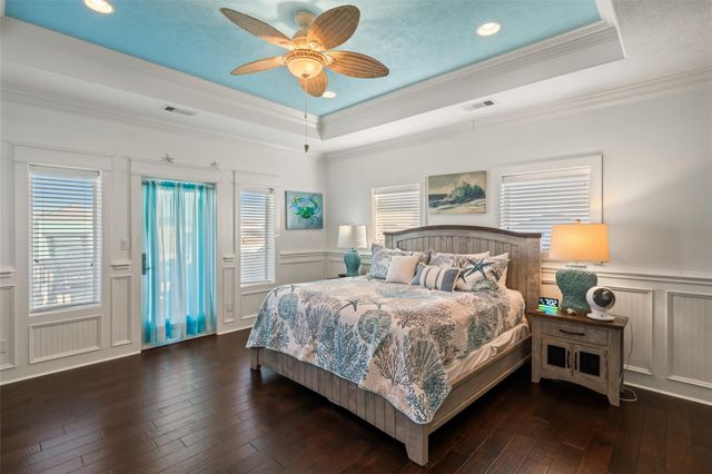 1977 Avenue I, Crystal Beach, TX 77650