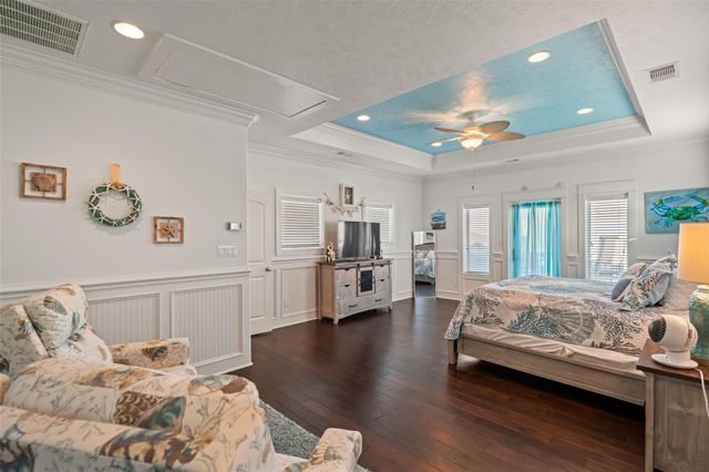 1977 Avenue I, Crystal Beach, TX 77650