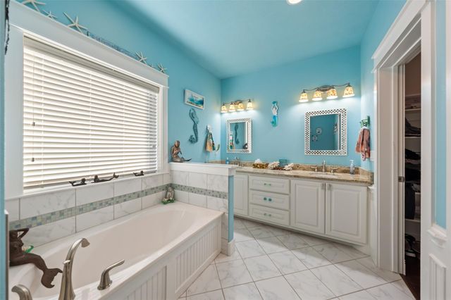 1977 Avenue I, Crystal Beach, TX 77650